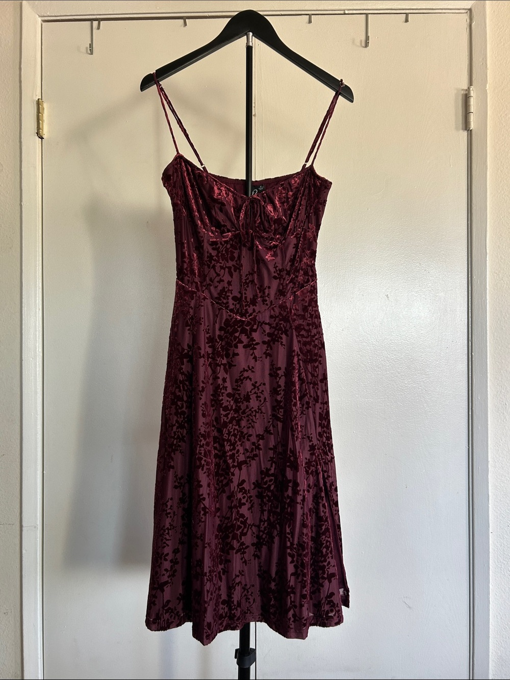 Windsor Floral Beauty Velvet Flocked Mesh Midi Dress